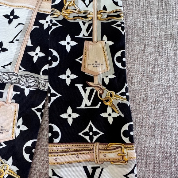 Louis Vuitton Confidential Monogram Bandeau - Picture 1 of 3